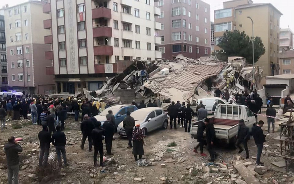 İstanbul Kartal'da 8 katlı bina çöktü